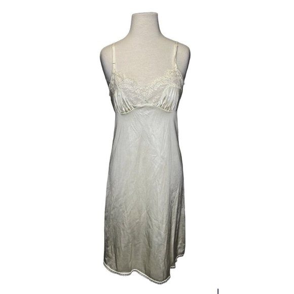 Vintage Vassarette Sissy 32 Nylon Full Slip Nightgown Lace Bodice Cream‎ Ivory - Picture 1 of 10